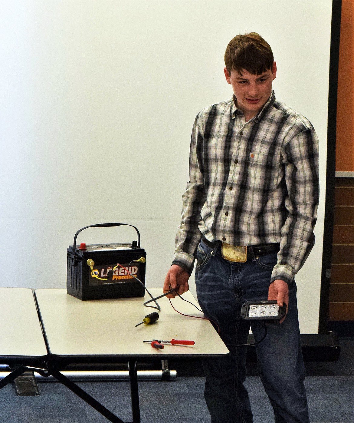 Dane Chojnacky explains how to wire lighting for his demonstration talk. (Photo supplied)