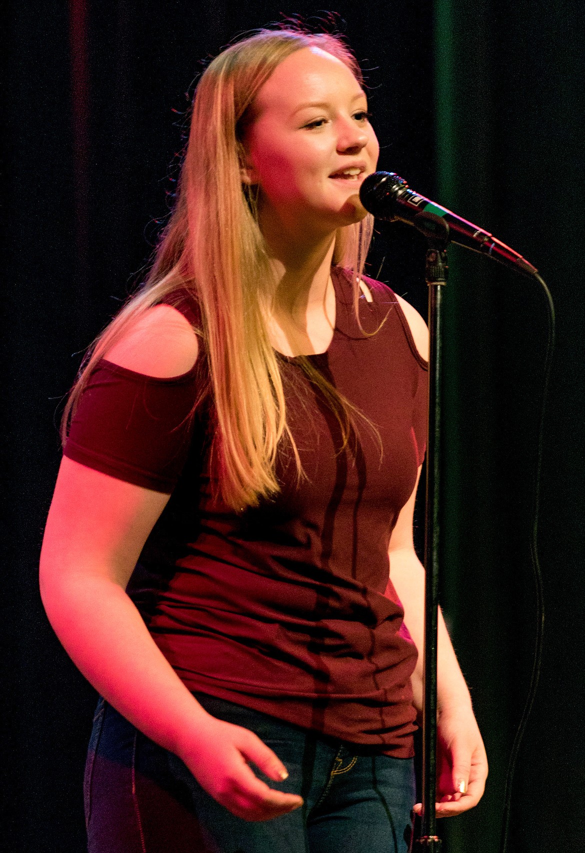 Laurynn Lauer sings &#147;Sorry&#148; by Halsey. She won second place for her performance. (John Blodgett/The Western News)