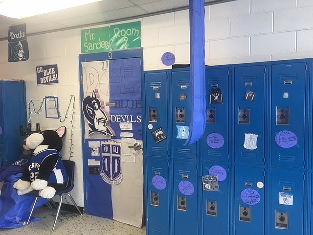 The doors were decorated with colleges.