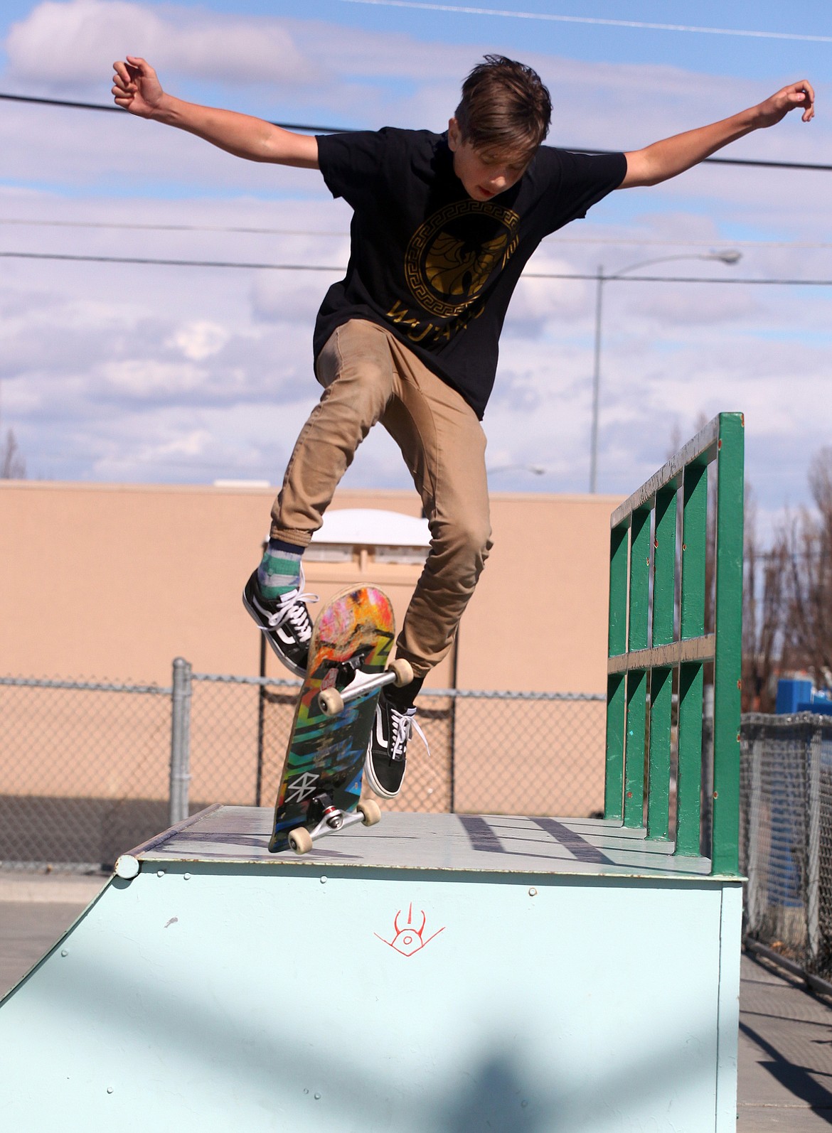 Rodney Harwood/Columbia Basin Herald
Sometimes learning new tricks comes with a learning curve. Casey Bright of Moses Lake takes a run at coming off the top shelf at the Moses Lake skate park over the weekend.