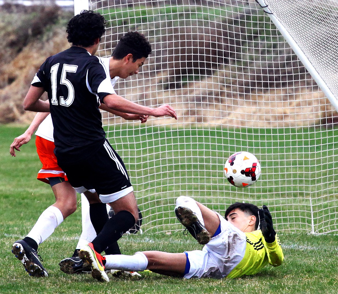 Rodney Harwood/Columbia Basin Herald
Ephrata midfielder Noe Sanchez (10) scores on East Valley goalkeeper Yahir Avila in the first half of Saturday's CWAC match at Tiger Field.