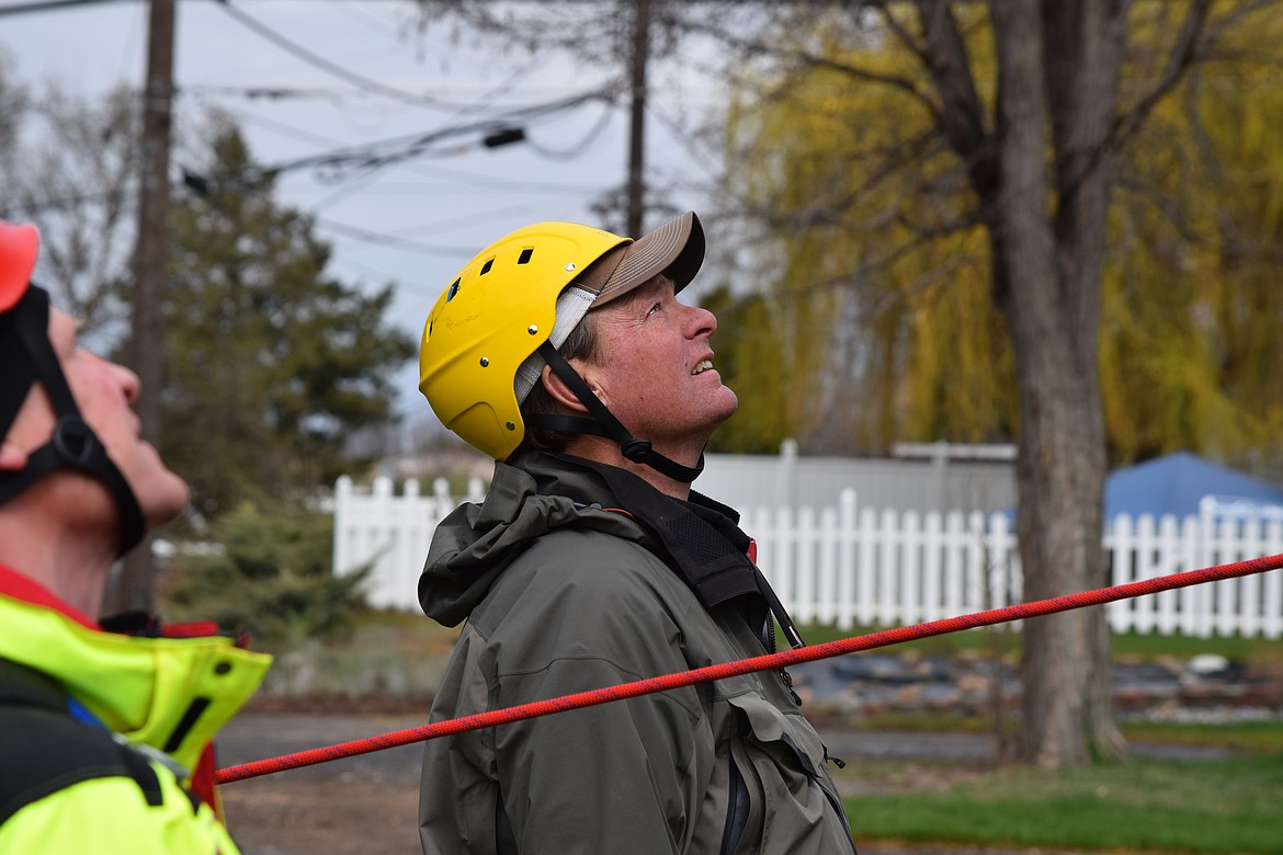 Charles H. Featherstone/Columbia Basin Herald
Dick Rice, the owner of Alaska Rescue, oversees the training of MLFD firefighters in Juniper Park on Friday.