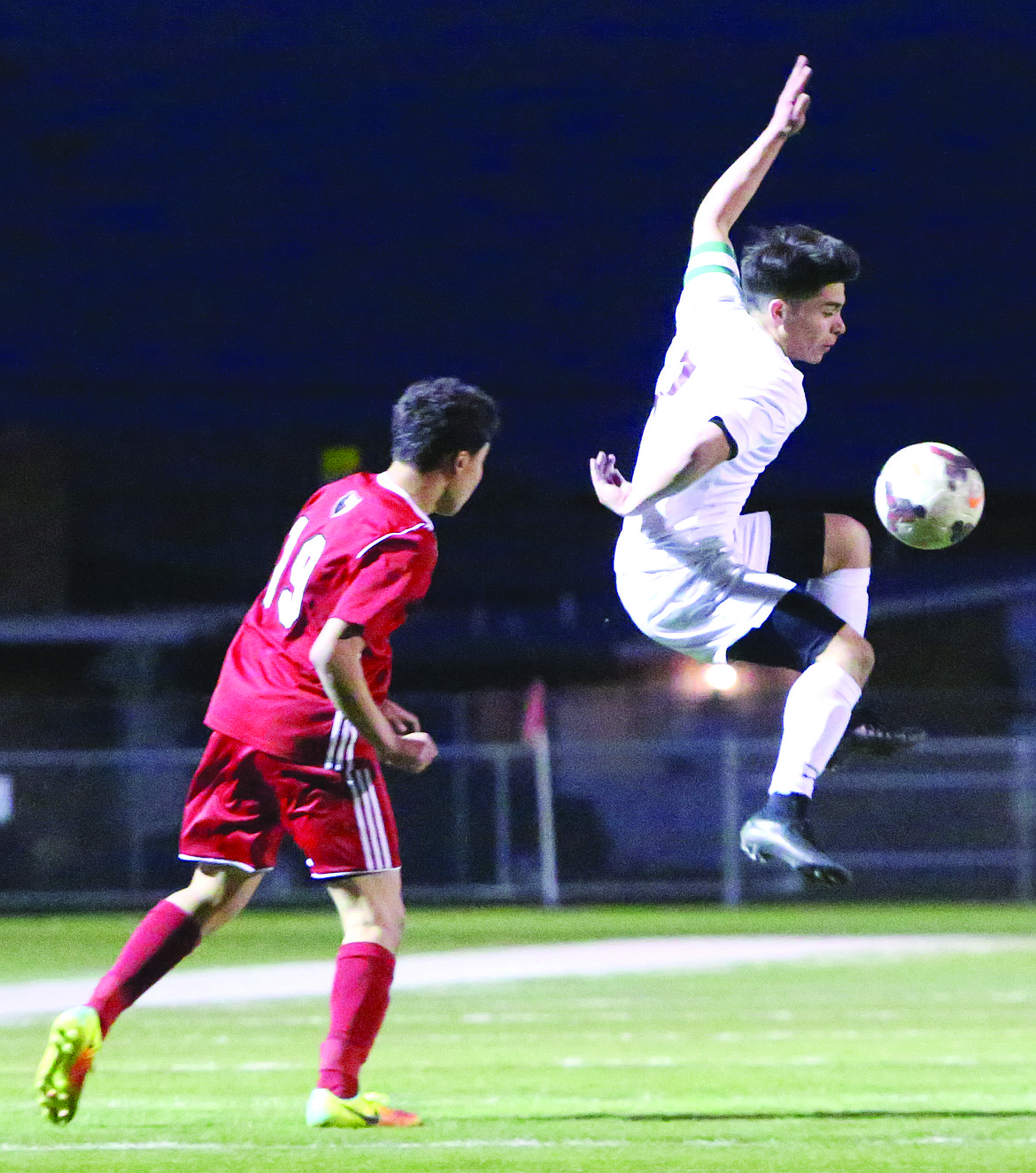 Connor Vanderweyst/Columbia Basin Herald
Moses Lake's Tyrell Garza leaps to win a ball in the air against Sunnyside.