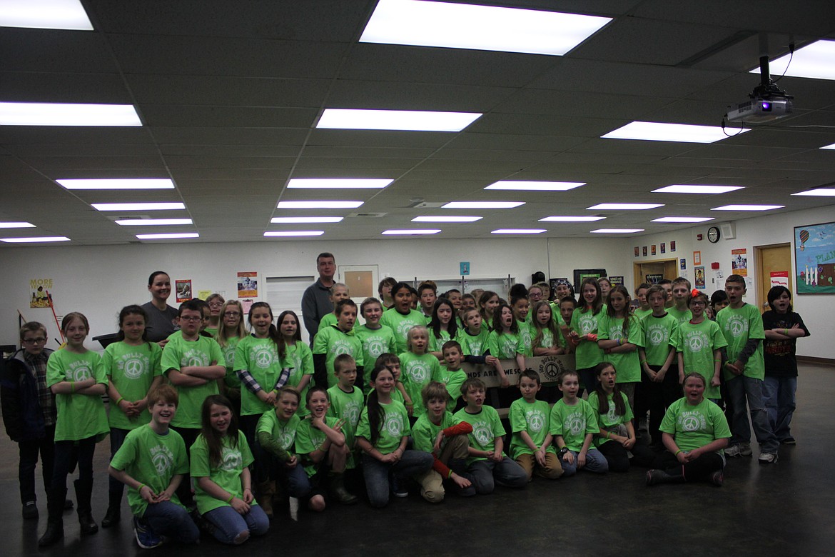 Photo by TANNA YEOUMANS
The fourth grade classes at Valley View elementary gathered for a presentation from the CEO of Pizza Factory about anti-bullying.