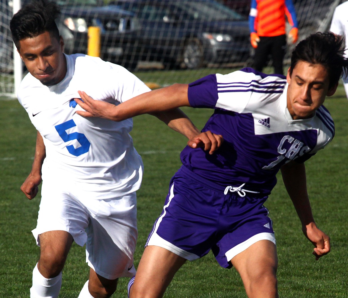 Rodney Harwood/Columbia Basin HeraldWarden's Danny Zuniga (5) battle's Alexis Ramirez (11) of Connell during second-half action Thursday at Warden.