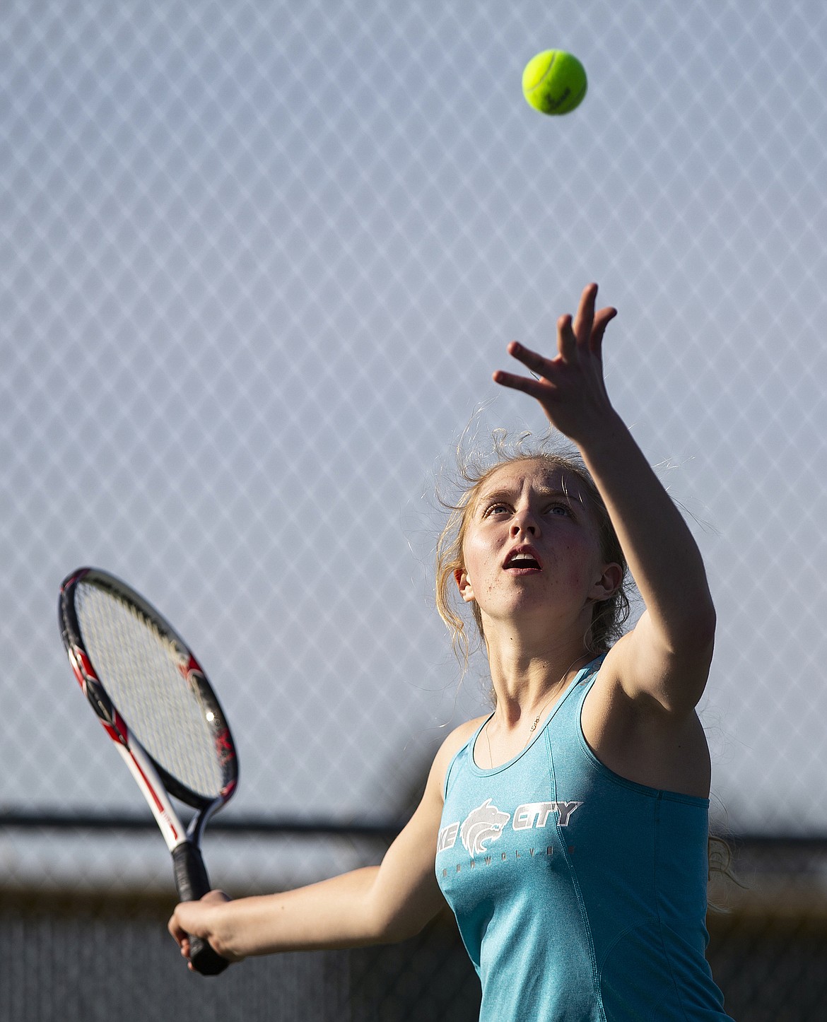 Lake City High&#146;s Kiki Cates serves to Coeur d&#146;Alene&#146;s Rachel Jeske in the No. 2 girls singles match Wednesday afternoon at Coeur d&#146;Alene High.