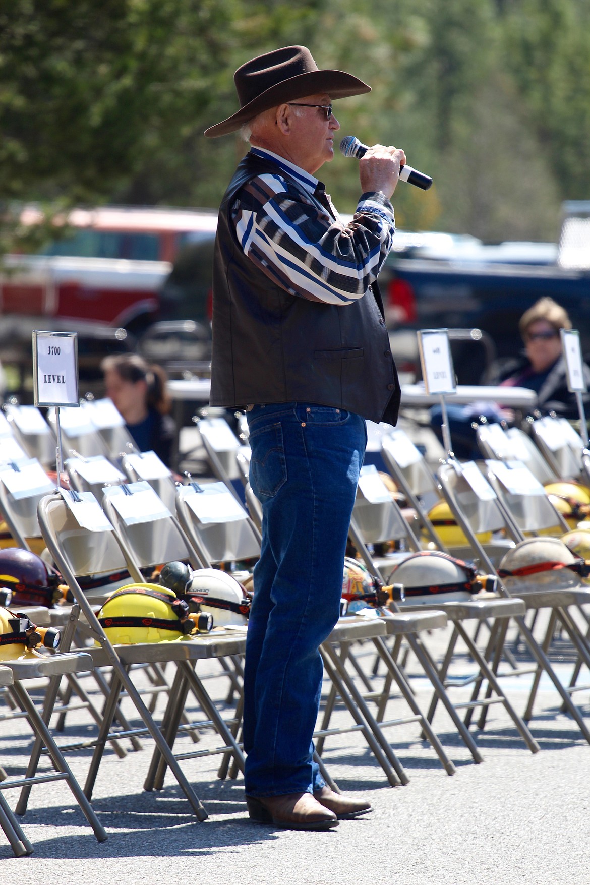 Ron Thompson sings to the attendees at the beginning of the ceremony.