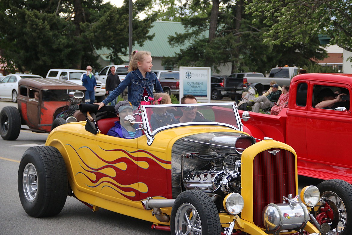 (Photo by MARY MALONE)A classic car and its occupants wait at Sandpoint High School for the start of the parade on Friday.