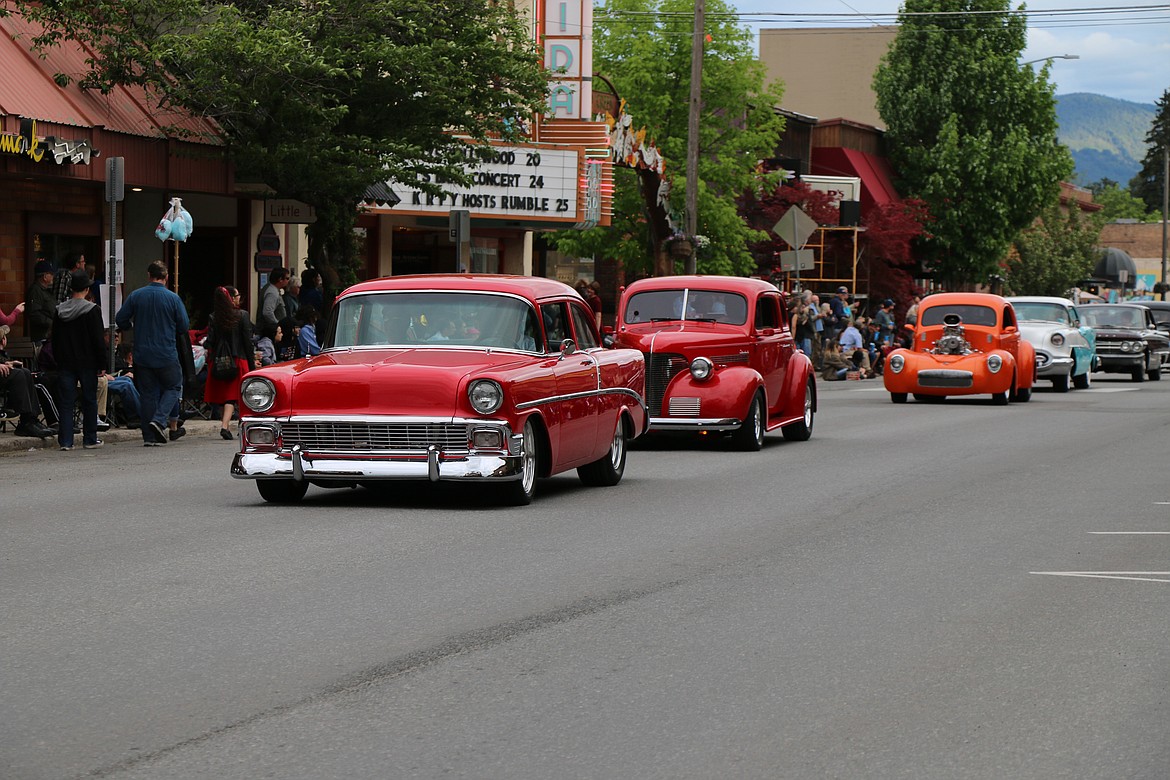 (Photo by CAROLINE LOBSINGER)Classic rides make their way down First Avenue.