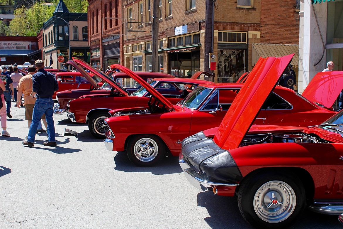 Even more classic cars (sporting some great shades of red) parked on Sixth Street. Cars on this street stretched from the Depot Museum to Bank Street.