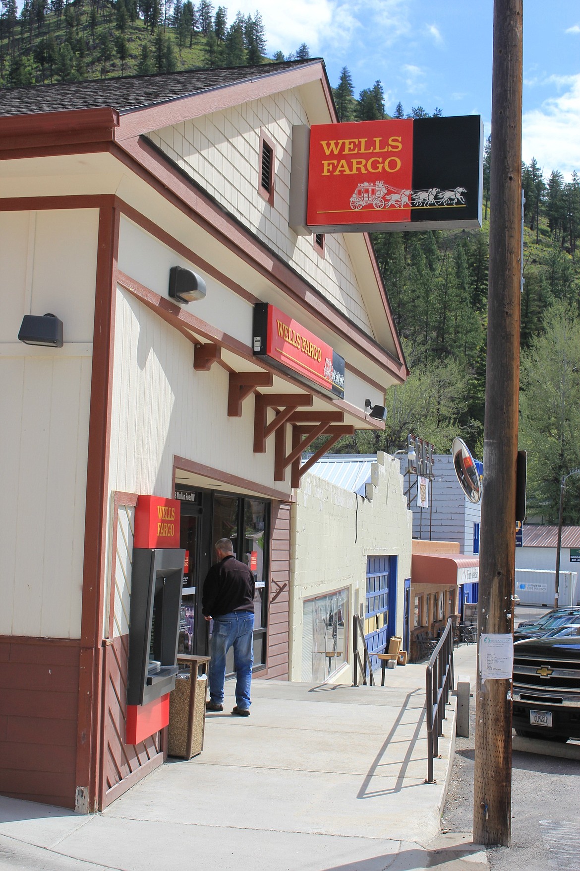 Customers received letters on May 7 that the Superior Wells Fargo Bank will close this summer. The company is planning on closing around 800 branches by 2020. (Kathleen Woodford/Mineral Independent)