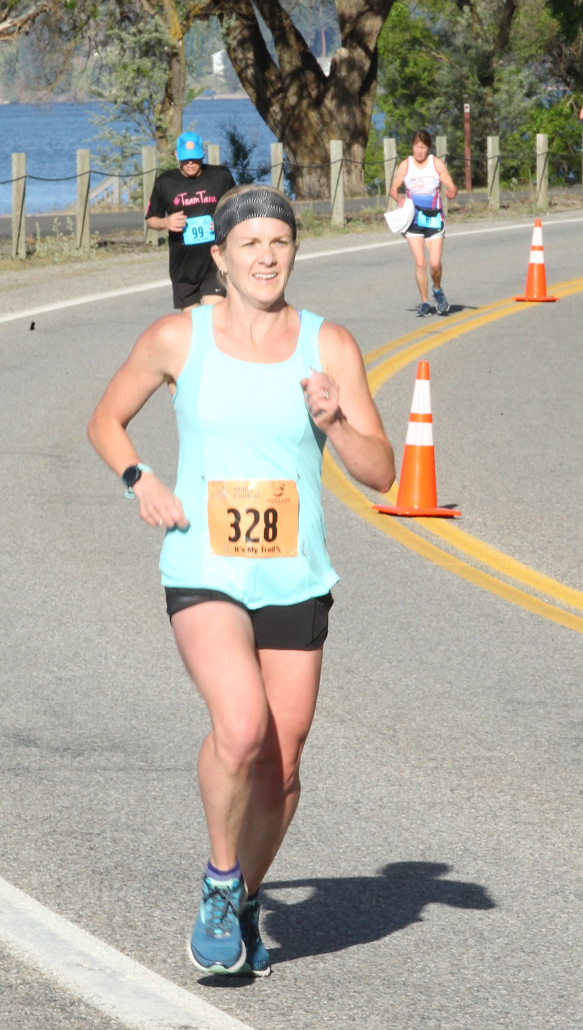 JASON ELLIOTT/Press
Nicolle Baune runs along Lake Drive during Sunday&#146;s Coeur d&#146;Alene Marathon. Baune won the women&#146;s half-marathon.