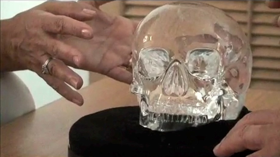 A mysterious quartz cranium