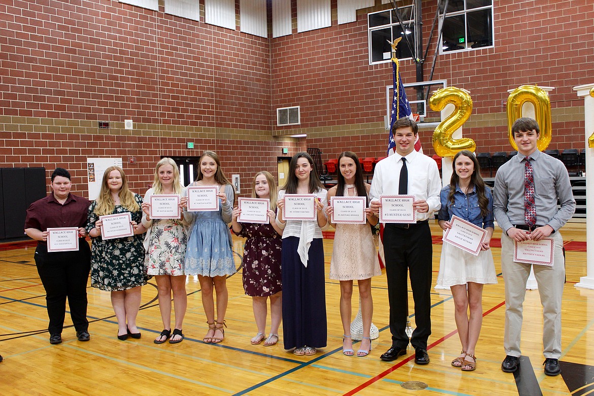 Photo by CHANSE WATSON/ The top 10 of the WHS class of 2018.
Left to right: Ezra Saville, Rylie Gunderson, Kayla Bayer, Kayla Slater, Chelsey Tenhonen, Sydney Haynes, Aby Berger, Hunter Gust, Haylie Betham (Salutatorian), and Matt Farkas (Valedictorian).