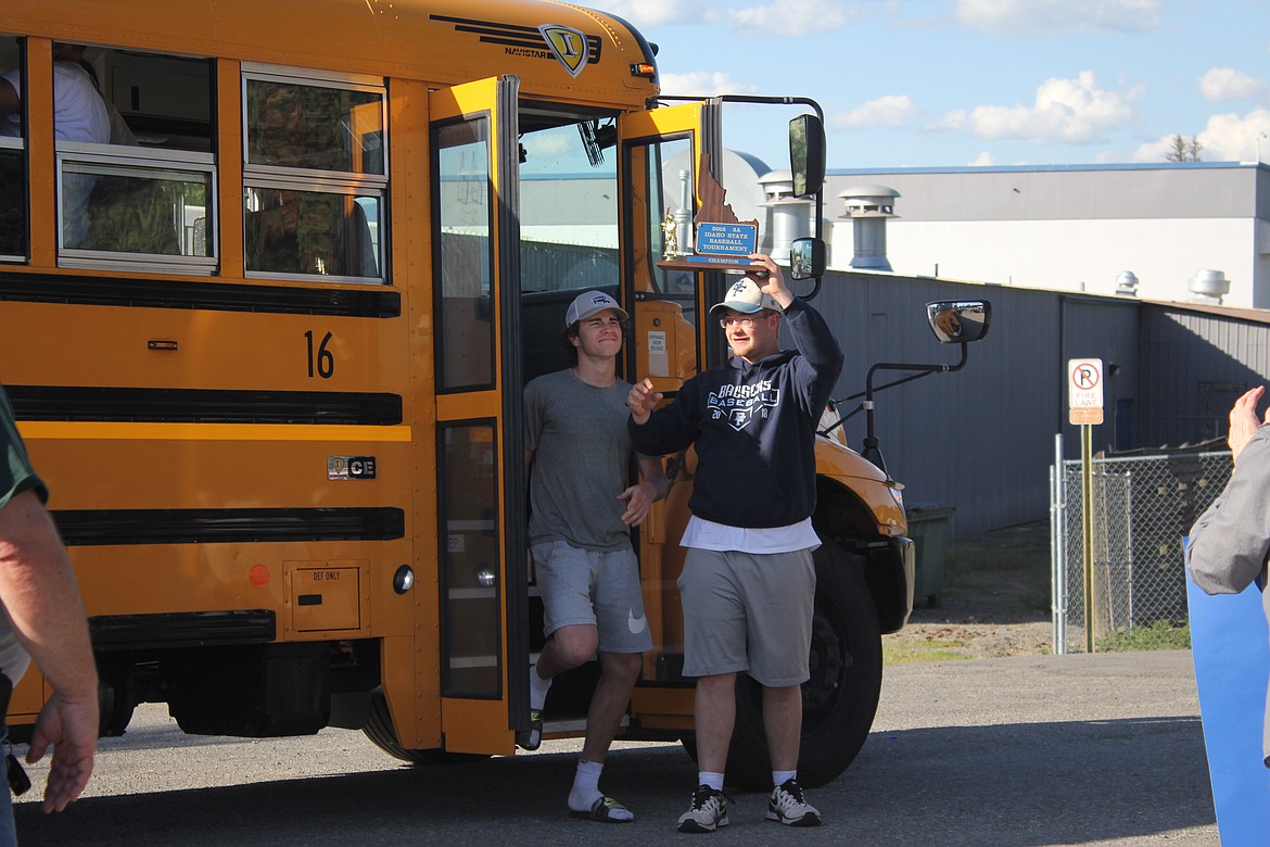 Photo by TANNA YEOUMANS
The Badger boys stepped off the bus, proudly holding up the trophy.