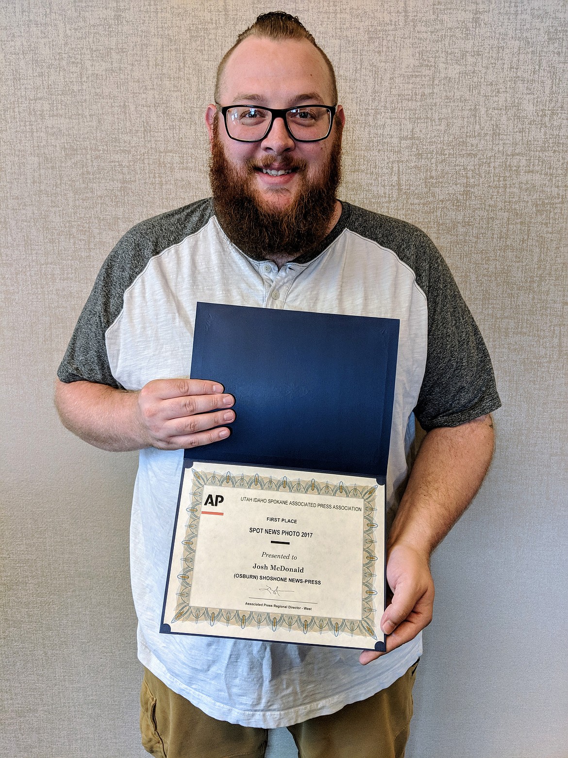 Photo by CHANSE WATSON
McDonald and his first place certificate.