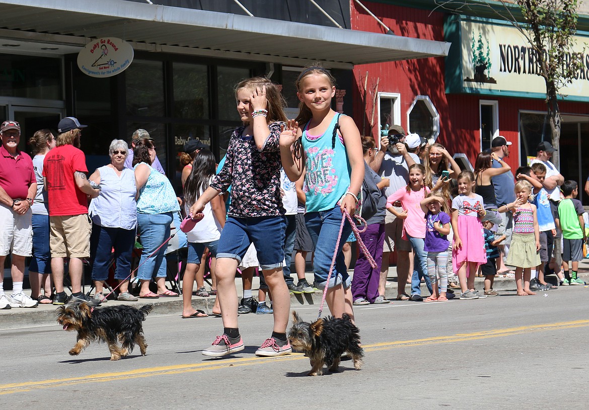 Photo by MANDI BATEMAN
Little girls and little dogs delighted the crowd.