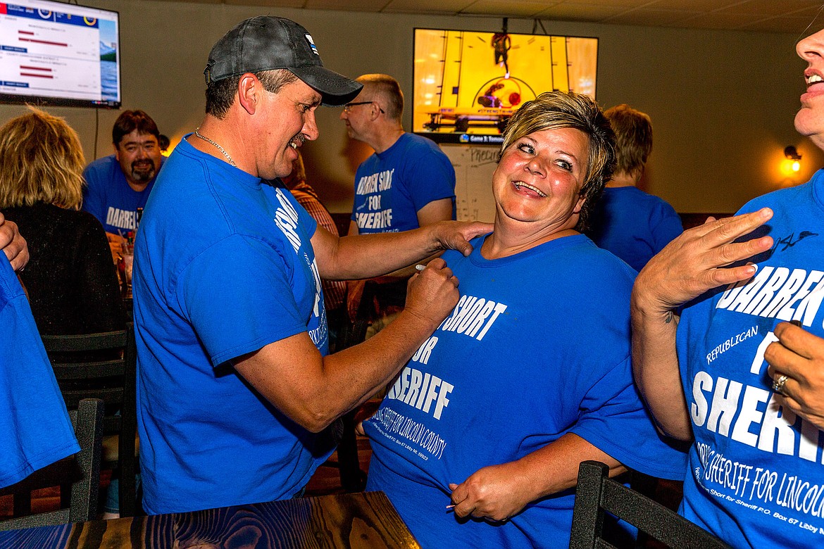Darren Short, Lincoln County Sheriff candidate, signs supporters&#146; shirts at the Switchback Bar and Grill on primary election night Tuesday. (John Blodgett/The Western News)