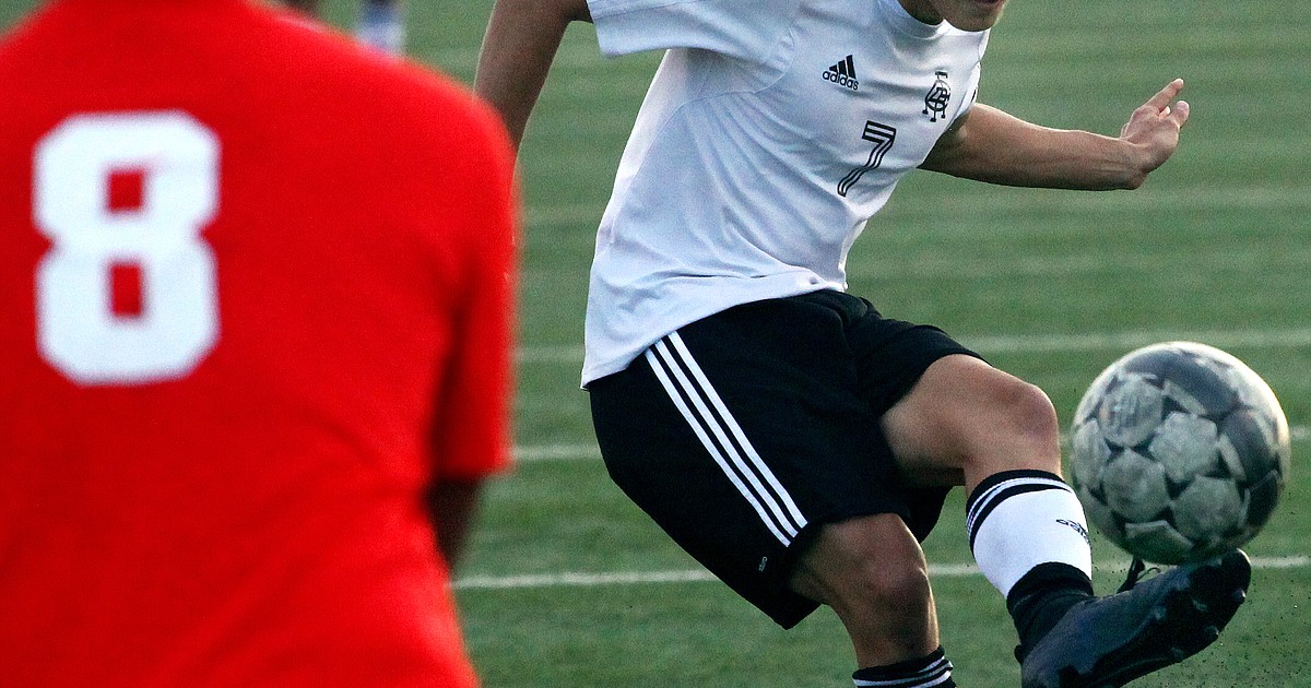 Royal's Michael Rojas named Gatorade Washington State Boys Soccer ...
