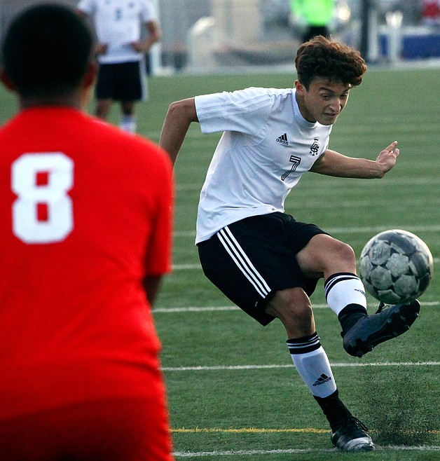 Royal's Michael Rojas named Gatorade Washington State Boys Soccer ...