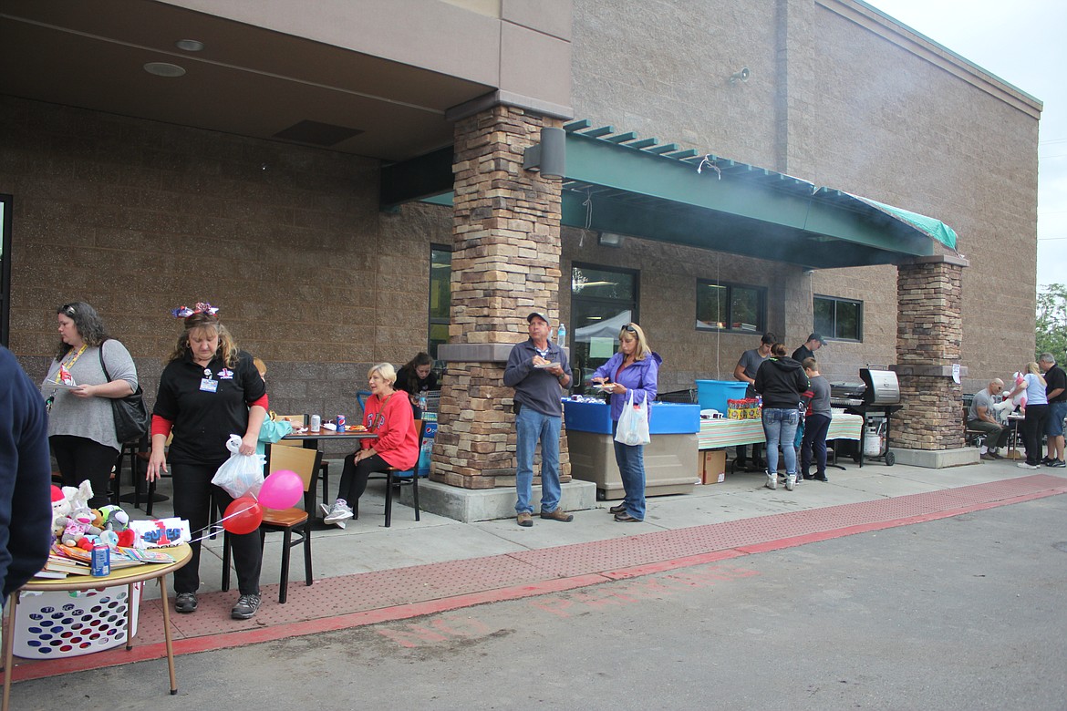 Photo by TANNA YEOUMANS
Attendees of Super 1 Foods&#146; sixth anniversary customer appreciation day were able to enjoy a barbecue lunch and friendly conversation while supporting a good cause.