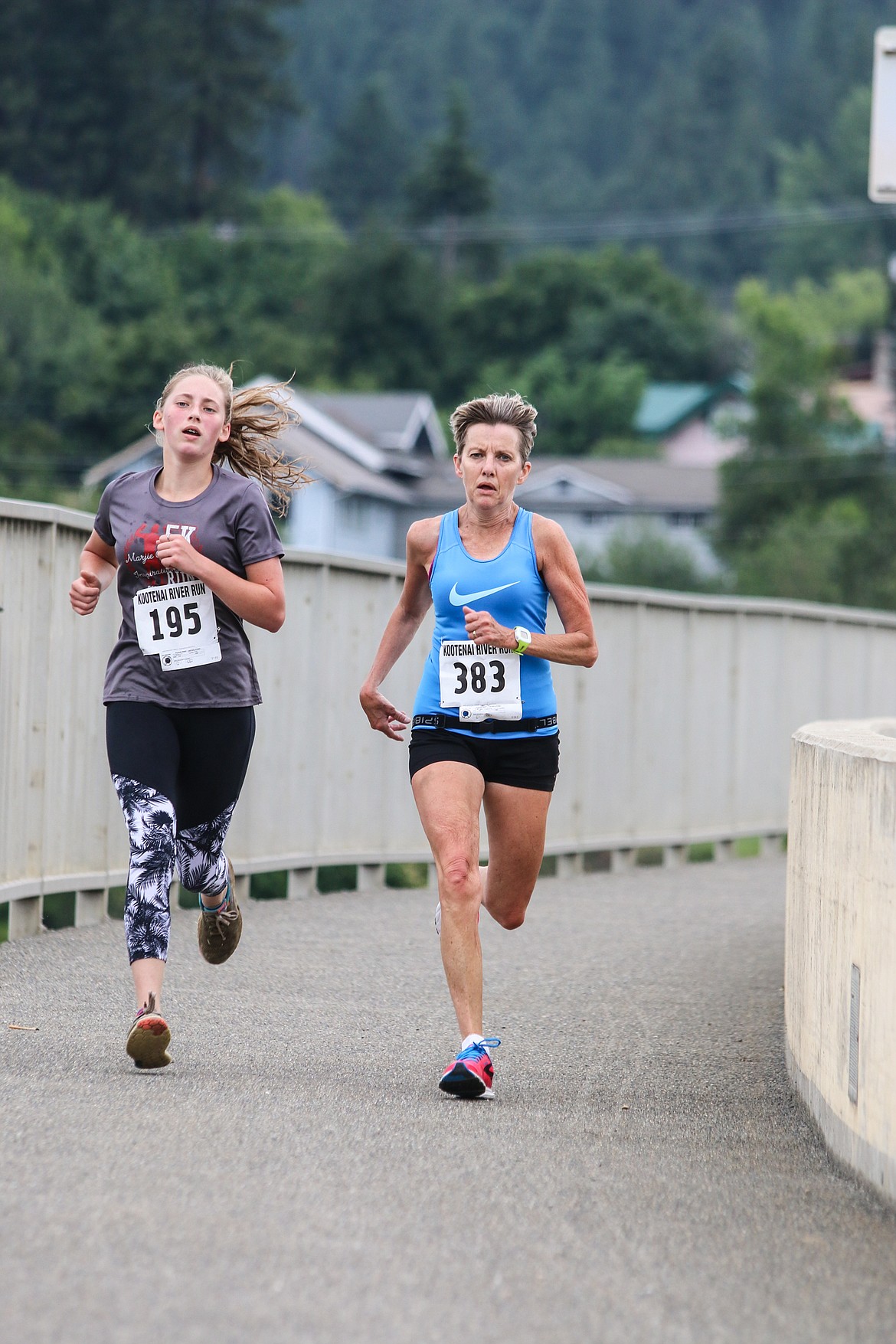 Photo by MANDI BATEMAN
Camille Ussher and Maureen Fediuk crossing the Kootenai River.