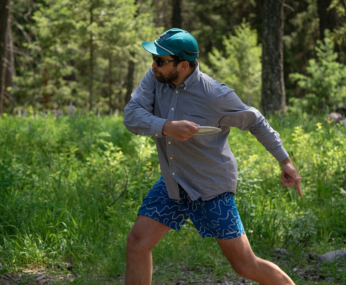 A disc golf enthusiast lines up a throw at the Smith Lake course. (Daniel McKay/Whitefish Pilot)