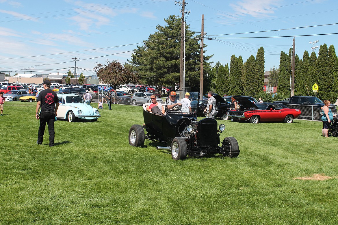 Joel Martin/Columbia Basin Herald
Vehicles of all vintages cruised onto the playing field at Frontier Middle School Saturday for the Freedom Fest car show.