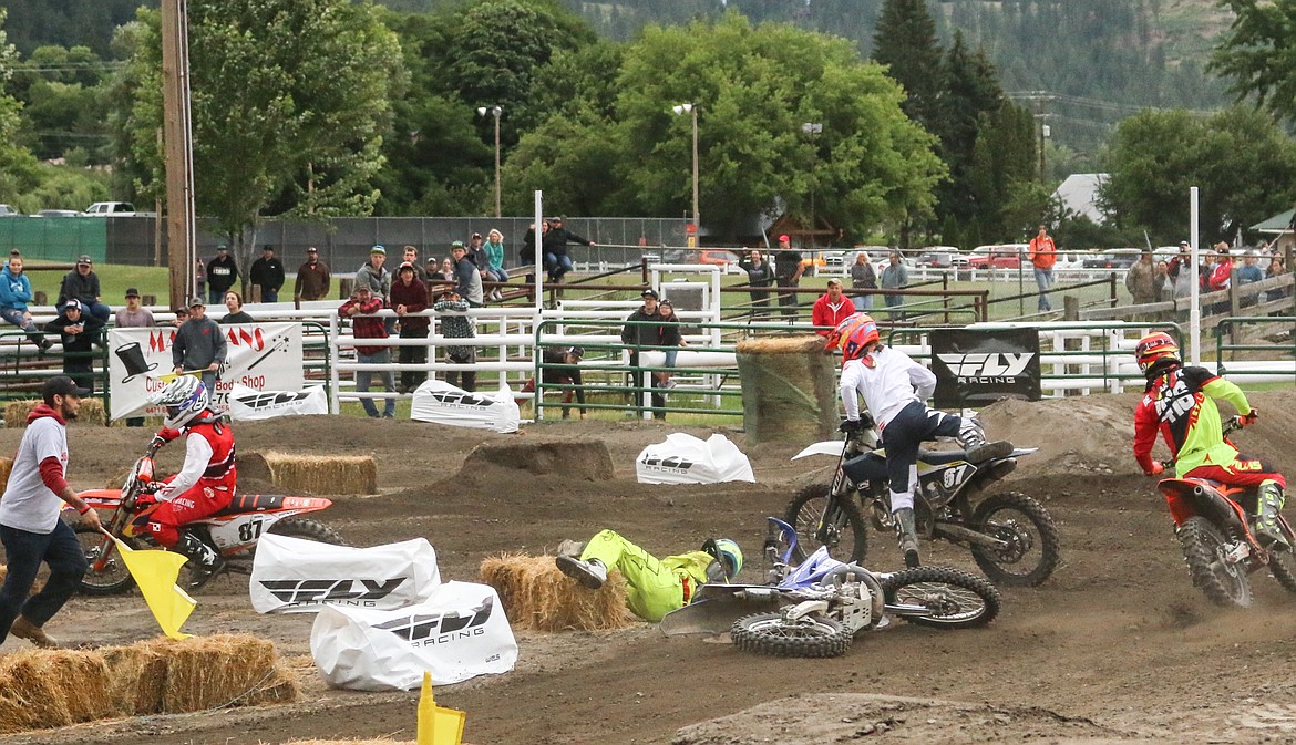 Photo by MANDI BATEMAN
Yellow flags were waved when a contenstant hit the dirt, signaling to the other racers to be cautious.