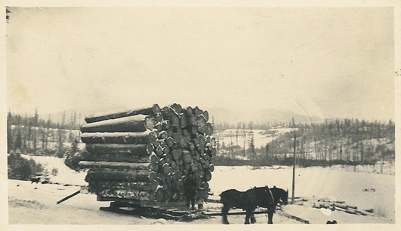 (Photo courtesy PRIEST LAKE HISTORY MUSEUM)
Lumberjacks had to get creative in the early days of logging in Priest Lake, which was detailed by historian Kris Runberg Smith during the first of four presentations in the Priest Lake Heritage Series, hosted by the Priest Lake Museum in the Coolin Civic Center last Wednesday.