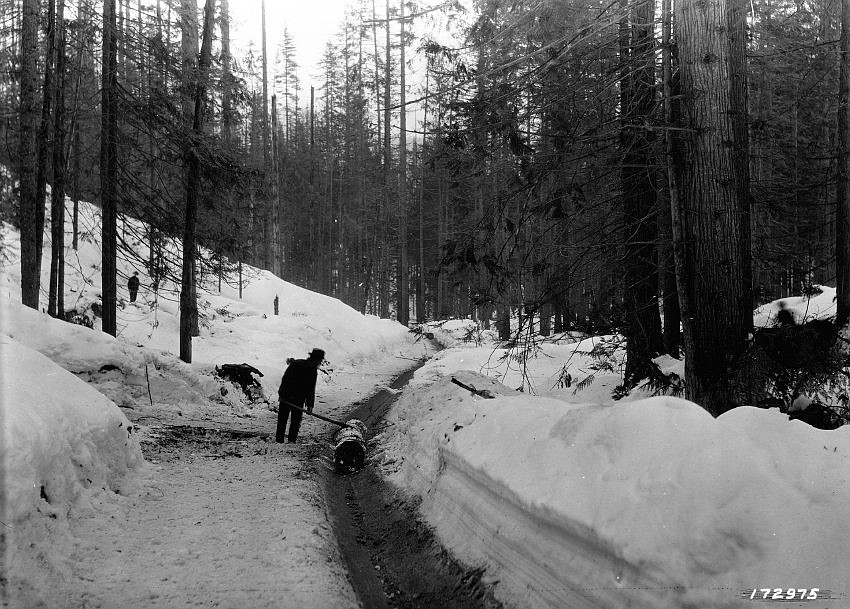 (Photo courtesy PRIEST LAKE HISTORY MUSEUM)
The history of early logging in Priest Lake was the first of four presentations in the Priest Lake Heritage Series, hosted by the Priest Lake Museum in the Coolin Civic Center last Wednesday.