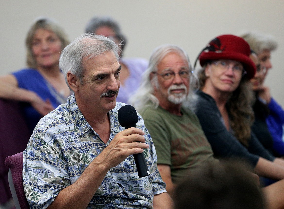 (LOREN BENOIT/
Hagadone News Network)
Hayden resident Doug Wells asks Moina Shaig a question during a meet and greet Tuesday night at Unity Spiritual Center of North Idaho.