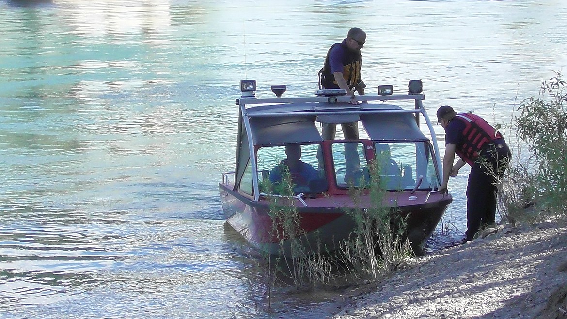 THE FLATHEAD County Sheriff Office&#146;s river rescue jet boat prepares to drop off two young kayakers at the Spruce Park RV Resort Tuesday evening after they were pulled from the Flathead River after a boating mishap. (Scott Shindledecker/Daily Inter Lake)