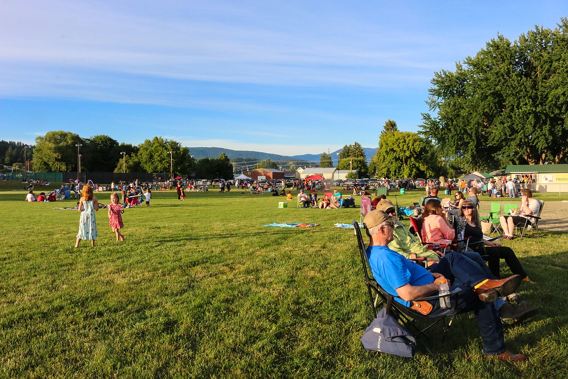 Photo by MANDI BATEMAN
Boundary County Fairgrounds was filled with groups of people and families.