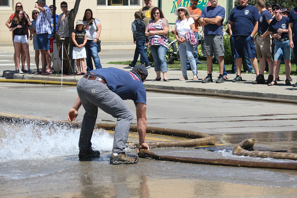 Photo by MANDI BATEMAN
A loose hose has a mind of its own.