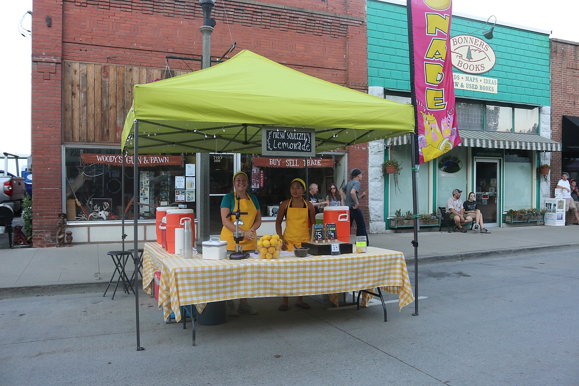 Photo by MANDI BATEMAN
Refreshments were on hand for the people taking part in Kootenai River Days.