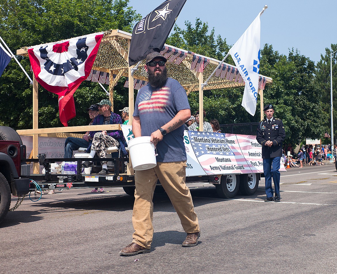 The Hanson&#146;s Hardware float celebrates veterans.