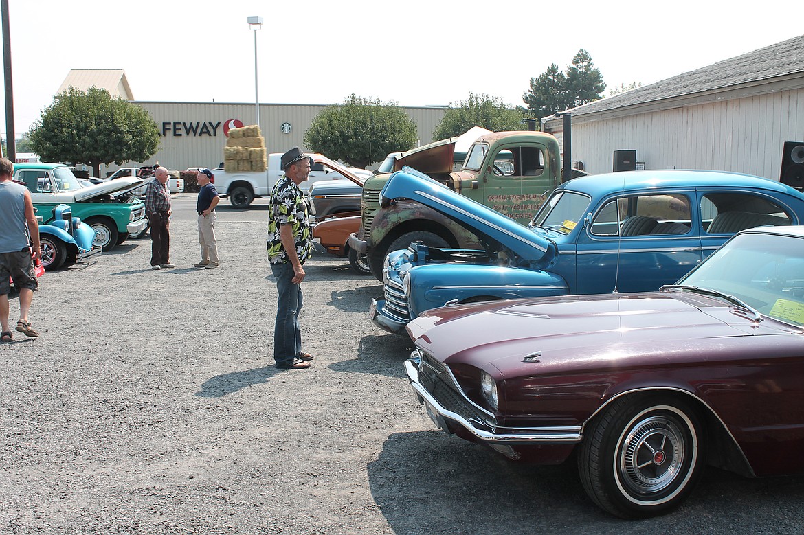 Joel Martin/Columbia Basin Herald
Attendees check out the cars at the Ephrata Eagles Car Show Saturday.