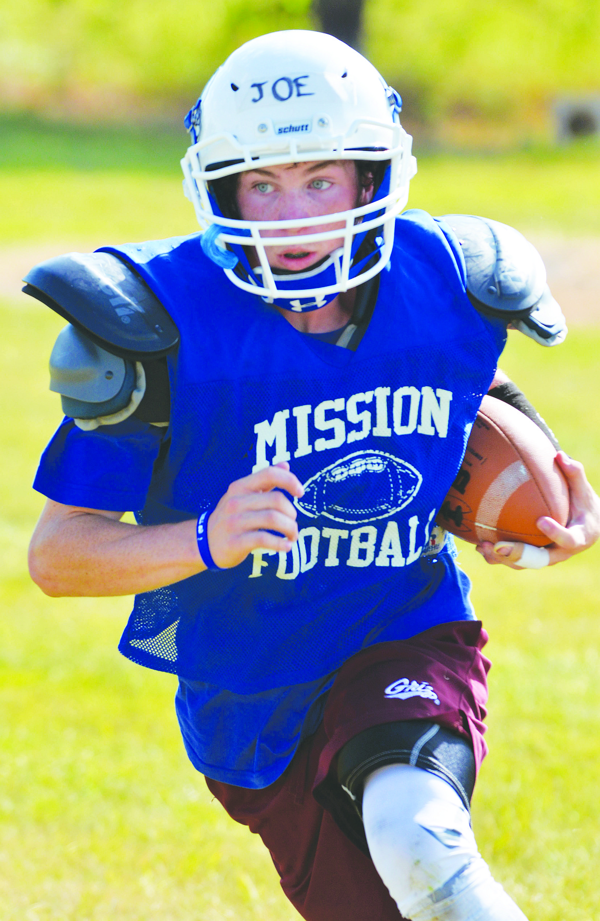 MISSION HIGH School player Joe Stults fields a screen pass out of the backfield during Mission High School&#146;s three-day football camp at Mission High School. (Jason Blasco/Lake County Leader)