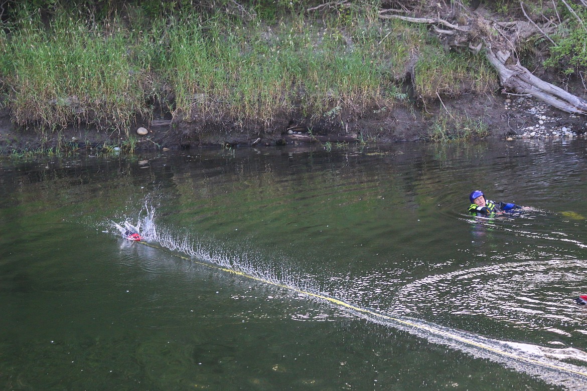 Photo by MANDI BATEMAN
The firefighters practiced throwing the bag downstream from the mock victim.