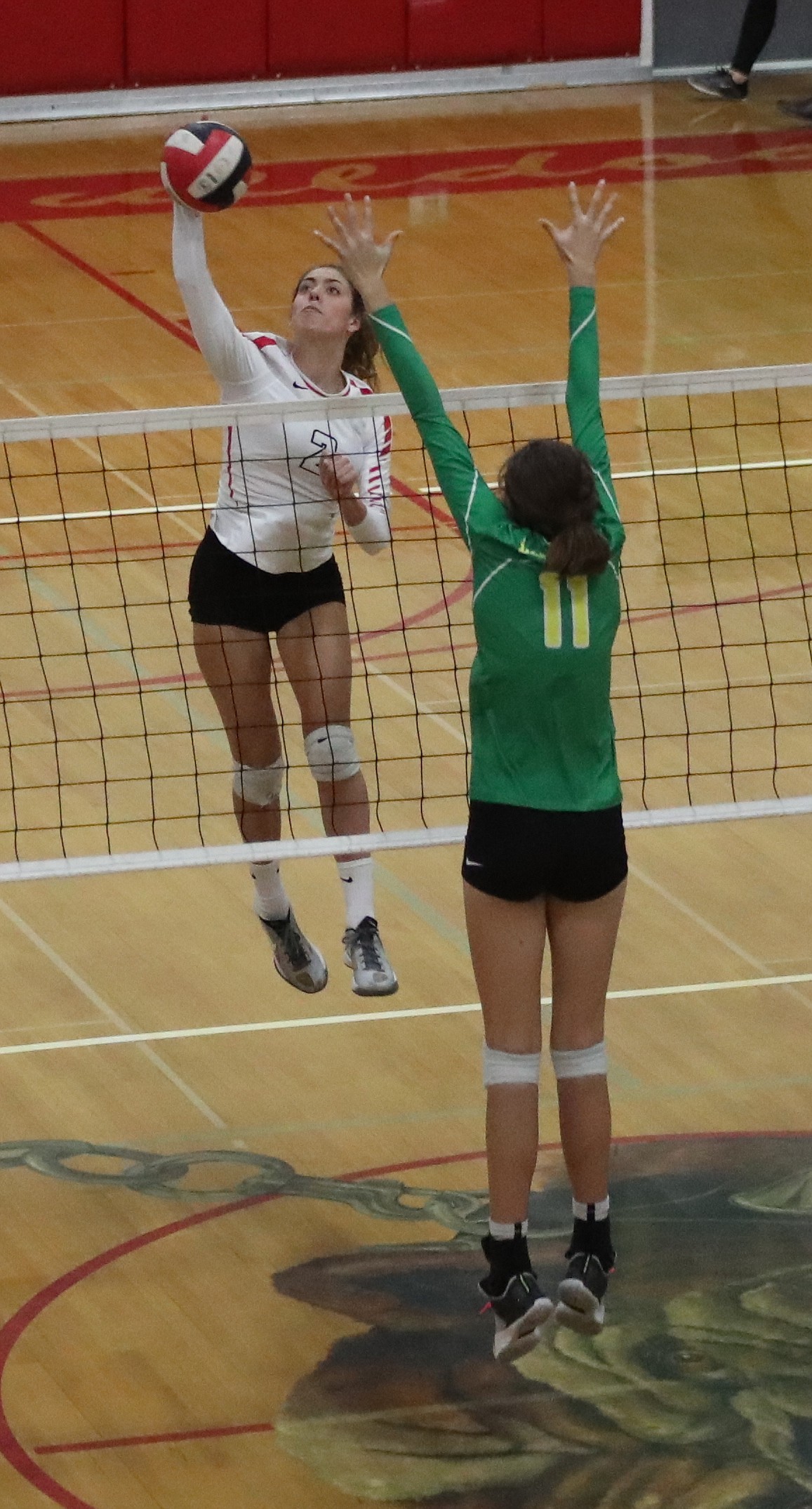 (Photo by ERIC PLUMMER)
Senior Jazmin Stockton uses plus jumping ability to give the Bulldogs yet another power hitter.