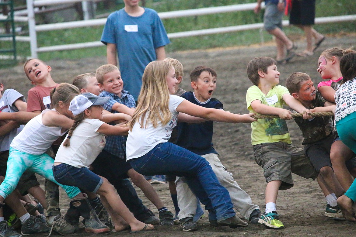 Photo by MANDI BATEMAN
Pulling for the team.