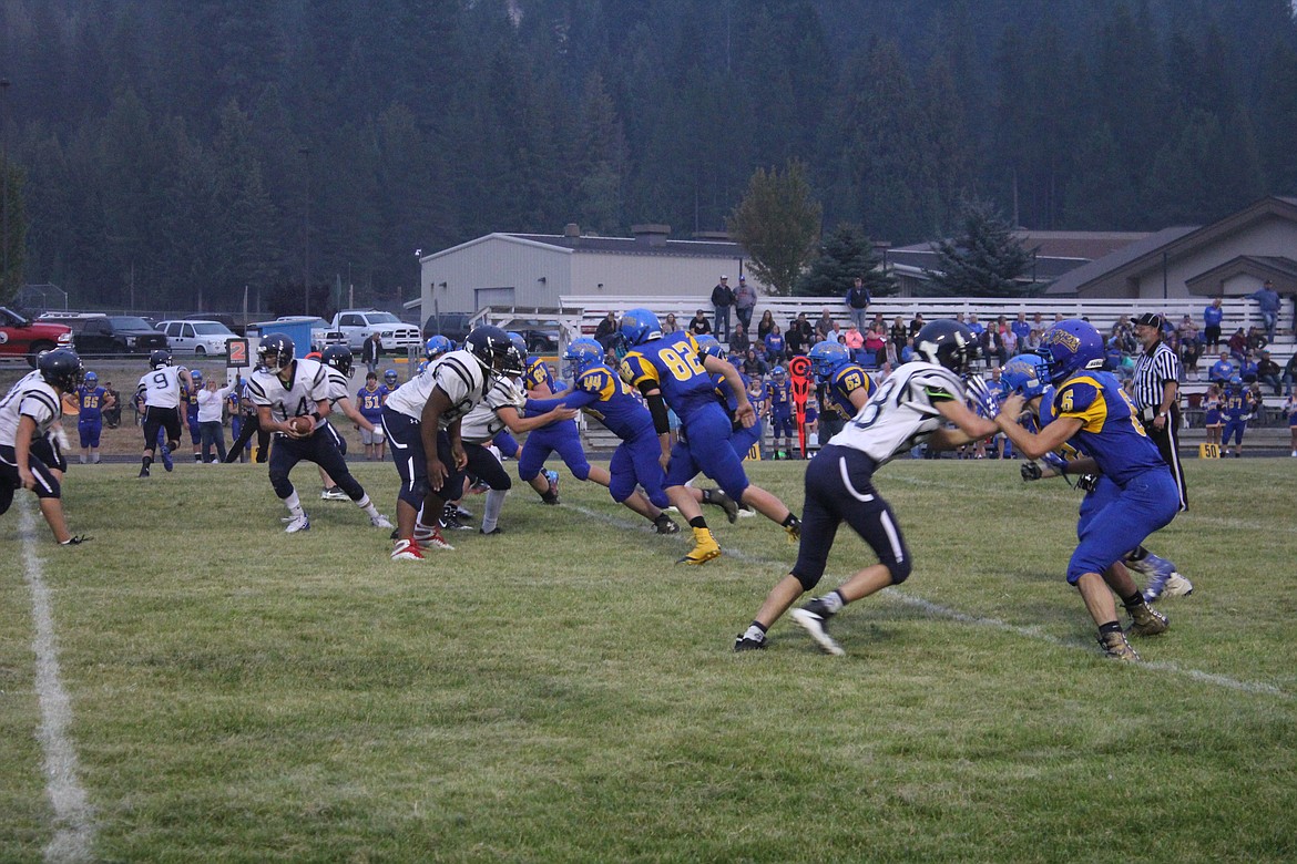 Photo by TANNA YEOUMANS
Ty Bateman holds the ball as he looks for help from his teammates.