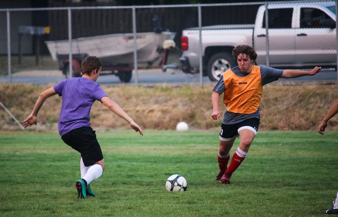 Photo by MANDI BATEMAN
Sophomore Dalin Foster and Jaden Clair going for a 50/50 ball.