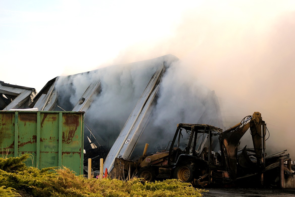 Richard Byrd/Columbia Basin Herald
There were no reported injuries during a fire at the Consolidated Disposal Service, Inc. Transfer Station near Moses Lake Wednesday evening.