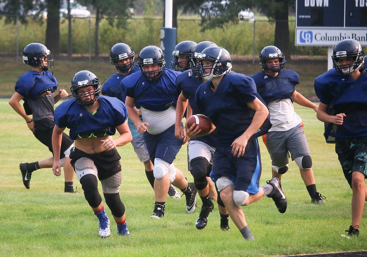 Photo by MANDI BATEMAN
The Badgers execute a play during a recent practice.