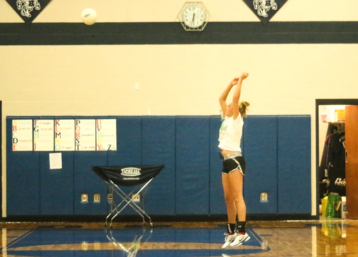 Jerzie Pluid practices serving and staying on her toes.