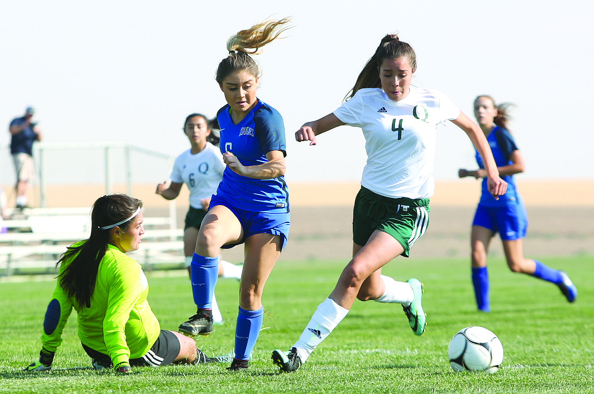 Connor Vanderweyst/Columbia Basin Herald
Warden forward Aaliyah Escamilla and Quincy defender Bekah Castro (4) jockey for possession of the ball.