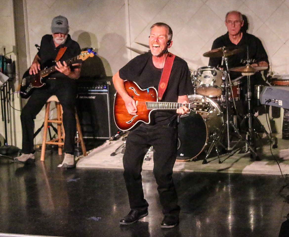Photo by MANDI BATEMAN
John Marquette performing a John Hiatt song with Jerry Causi and Craig Binnall.