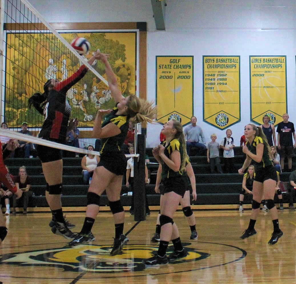 The St. Regis Lady Tigers squared off against the Hot Springs Lady Savage Heat at home on Thursday. The Lady Heat defeated the Lady Tigers in a three-game sweep. (Kathleen Woodford/Mineral Independent)